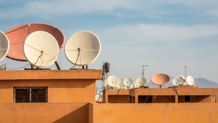 Quali sono le norme per installare un’antenna TV privata in condominio?