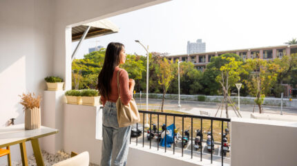 Parapetto per finestre, balconi e terrazze: normative, funzioni e obblighi di legge