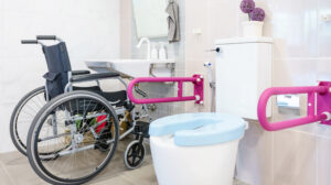 Come progettare un bagno per disabili: gli elementi, le regole, la normativa